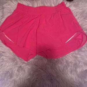 Lululemon shorts hotty hots size 6 and 4 inches long